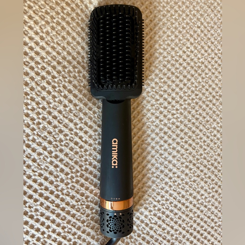 Amika Black Air Brush with Gold Accents